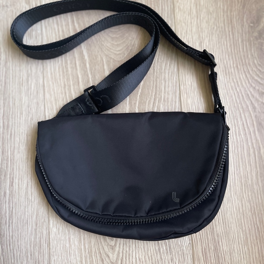 Lole Black Crossbody Bag Adjustable Strap